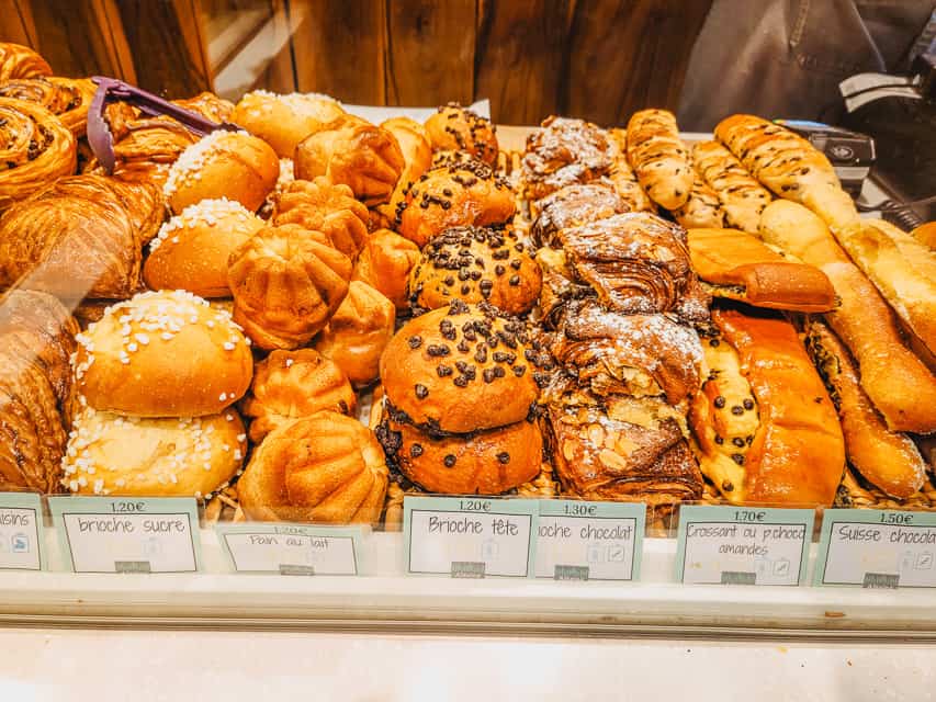 The display of a boulangerie case - with multiple types of breakfast pastries displayed. 