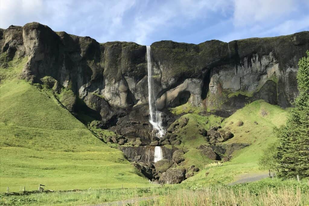 A huge waterfall goes down several layers, this is a very cool waterfall in Iceland.